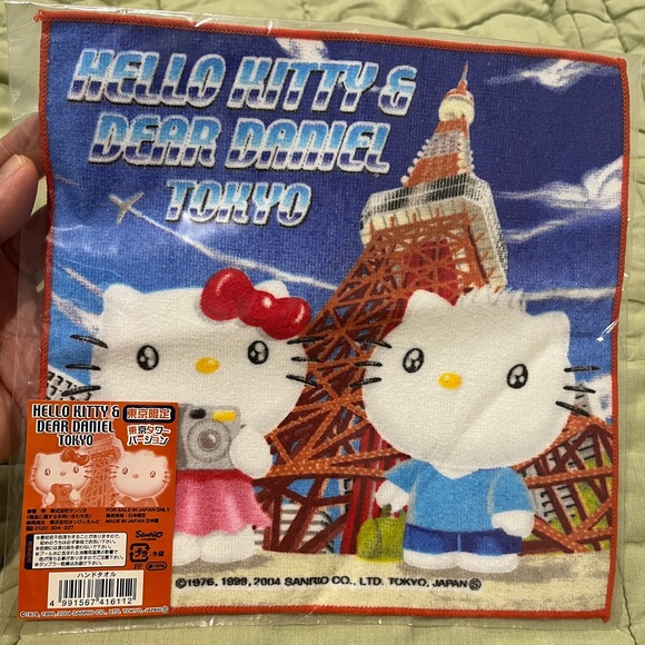 HELLO KITTY Tokyo Japan Eiffel Tower Face Towel SANRIO 2004 Dear Daniel Tourist - Picture 7 of 7